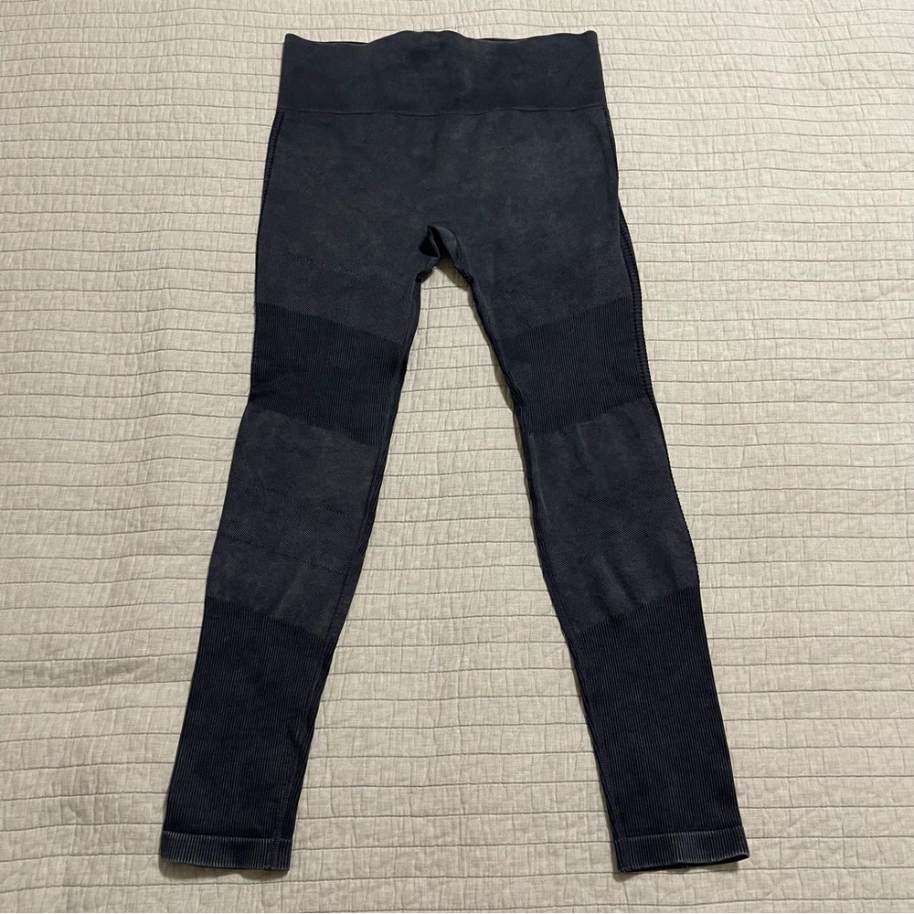 Cut The Frills Leggings Size Large